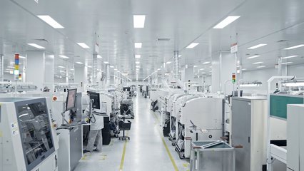 陽光電源光伏逆變器SMT生產車間自動化產線,產品出口150多個國家和地區(qū)。