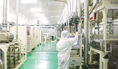 封鎖難阻創新潮 中國在高端芯片與化妝品原料領域尋求自主突破